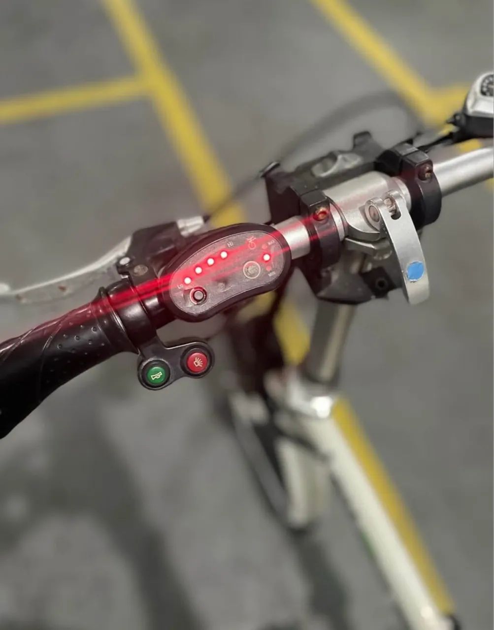 Bicicleta elétrica dobrável marca LEV - Foto 2