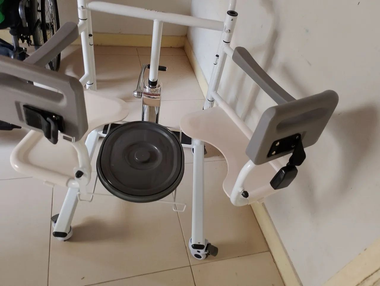 Cadeira de Transferência para pessoas com mobilidade reduzida - Foto 5