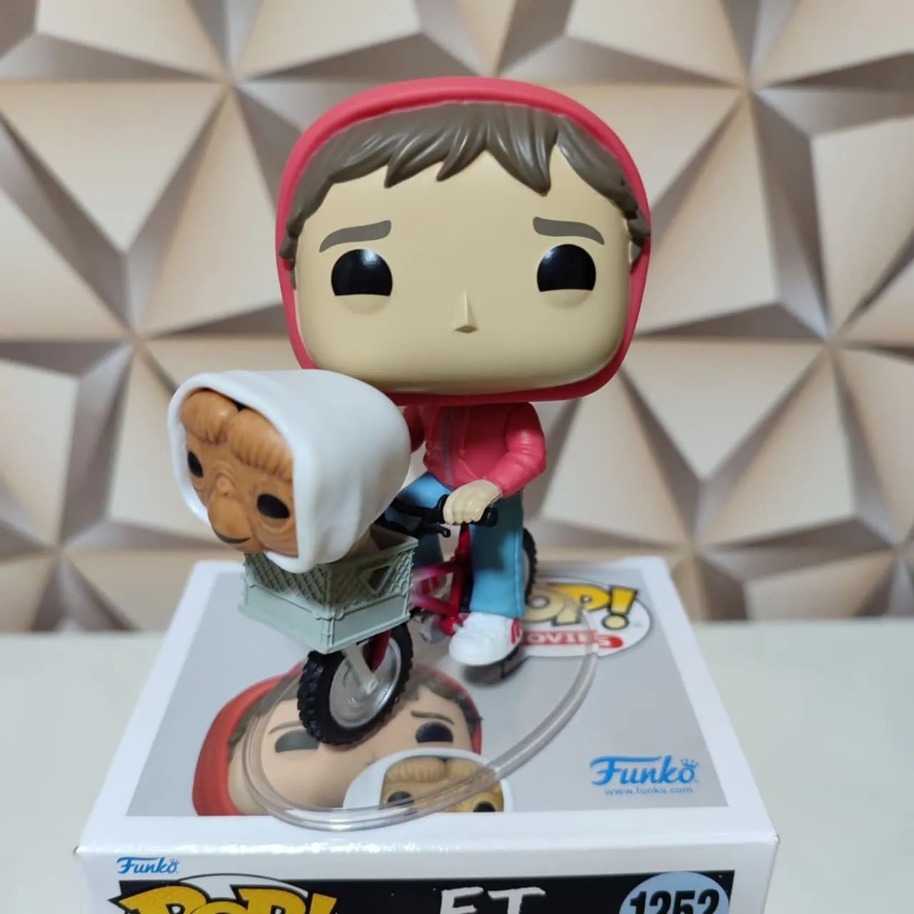 Funko Pop! Elliot And ET. #1252 - Foto 2