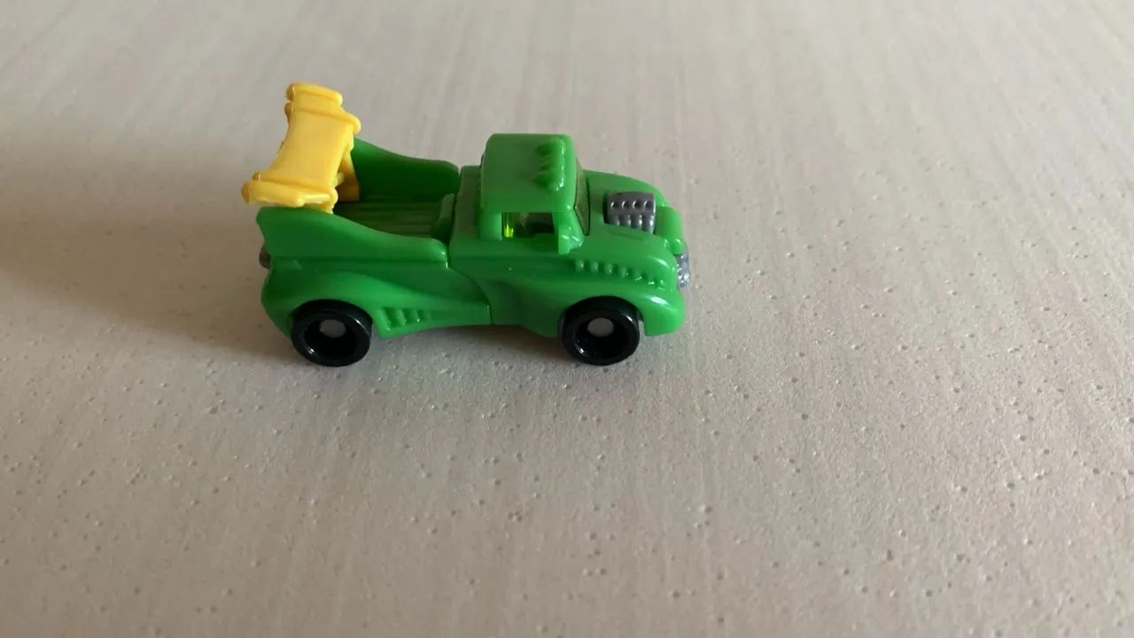 Carrinho kinder ovo 2010