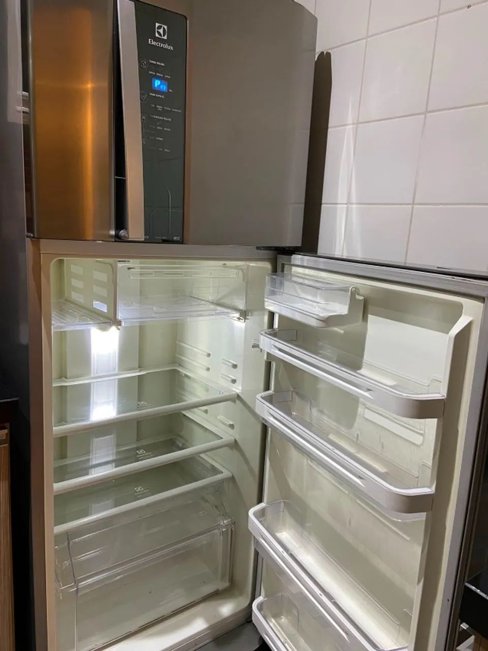 Vendo geladeira Electrolux com defeito - Foto 3