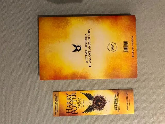 Livro Harry Potter e a Criança Amaldiçoada  - Foto 2