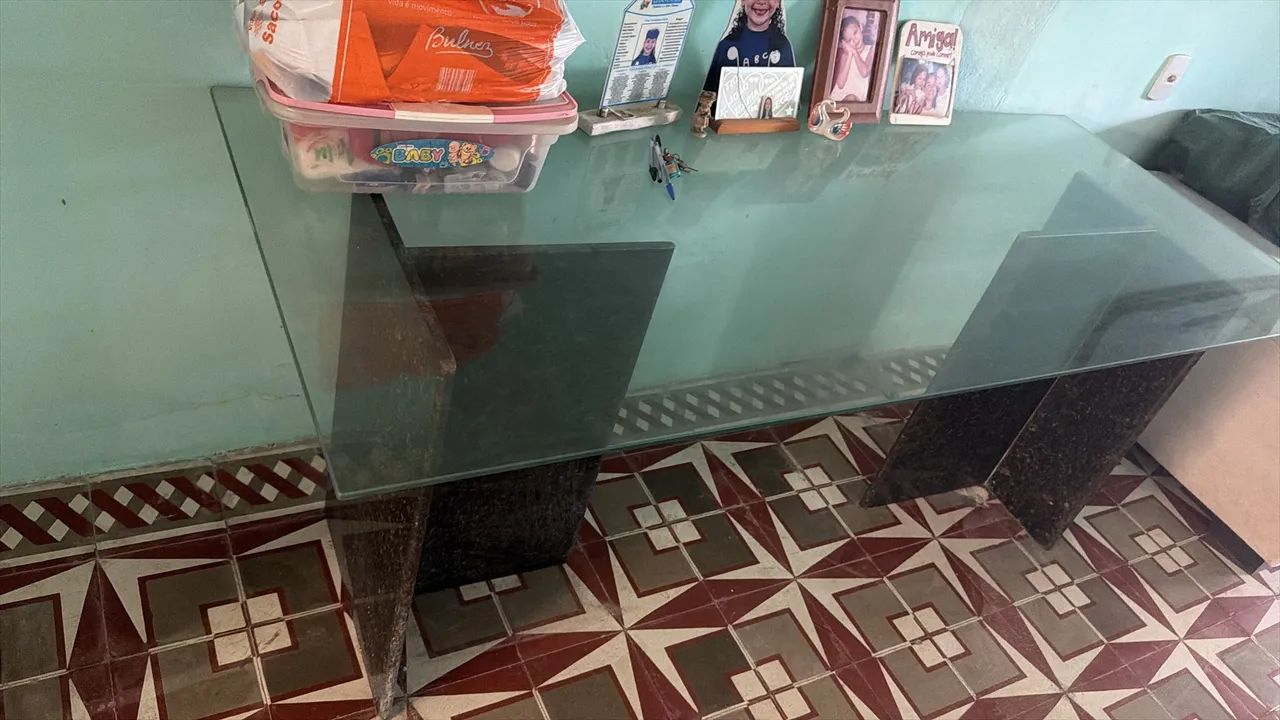 Vendo mesa de vidro  com base de mármore 