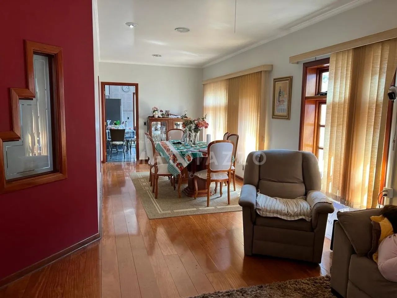 Casa à venda com 3 dormitórios e edícula, Centro Iracemápolis/SP.