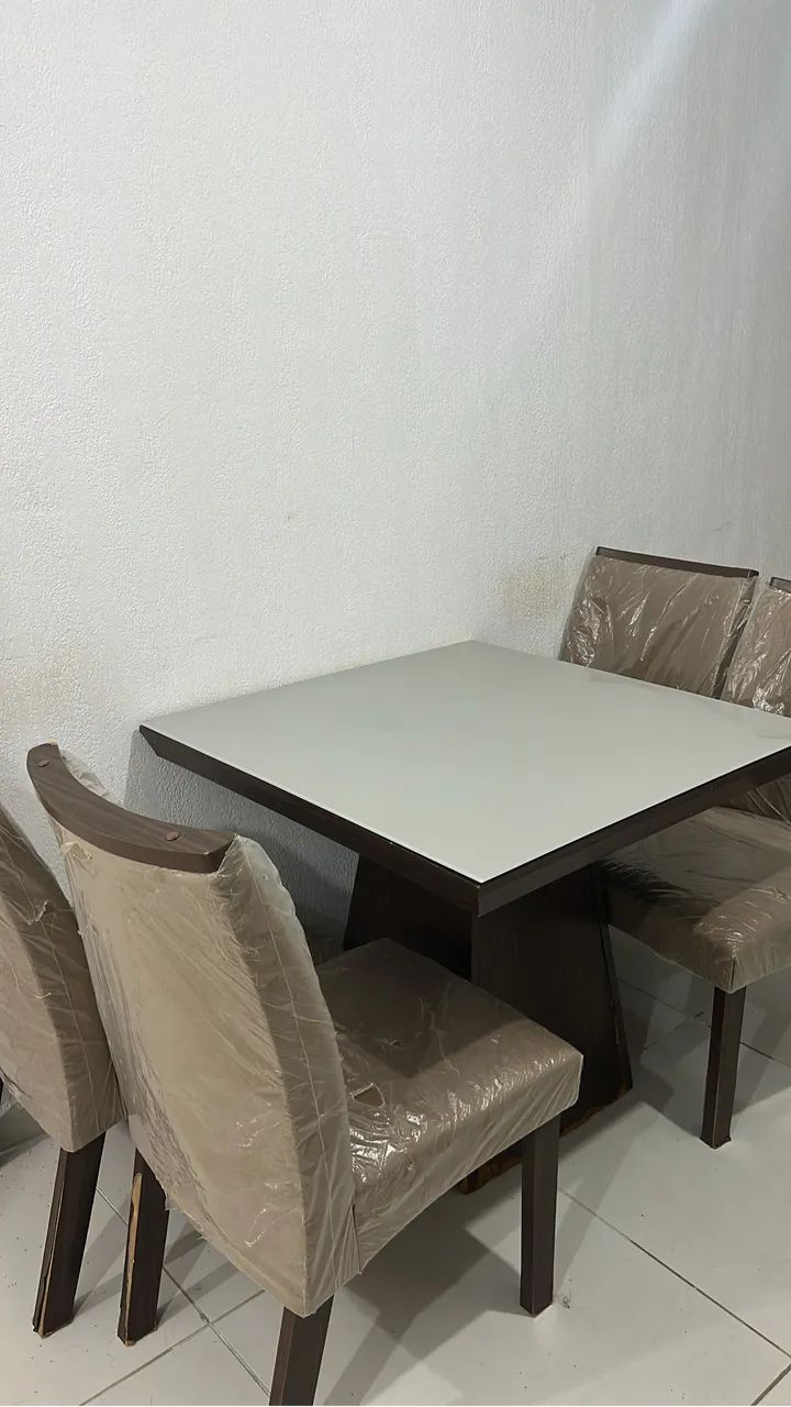 Mesa 4 cadeiras 