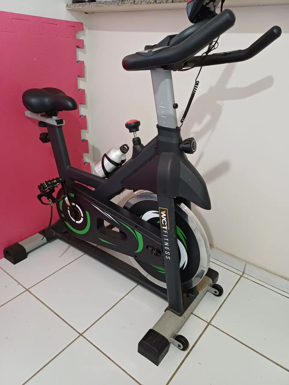Bicicleta ergométrica - roda de 20 kgs