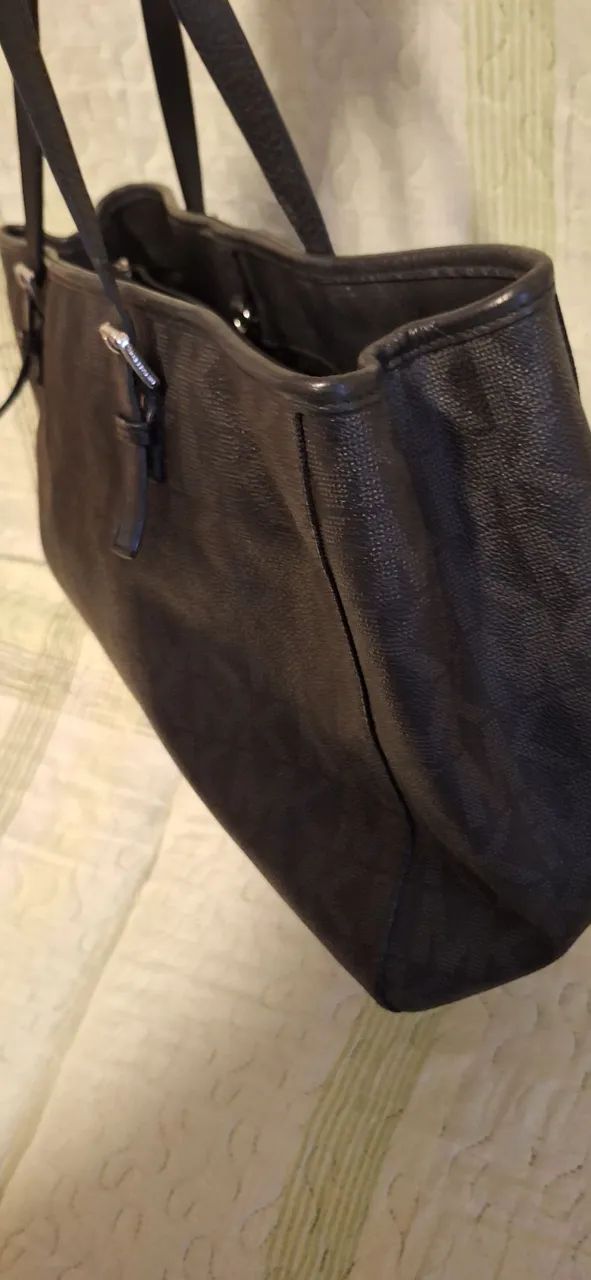 Bolsa Michel Kors Jet  set logo preto - Foto 3