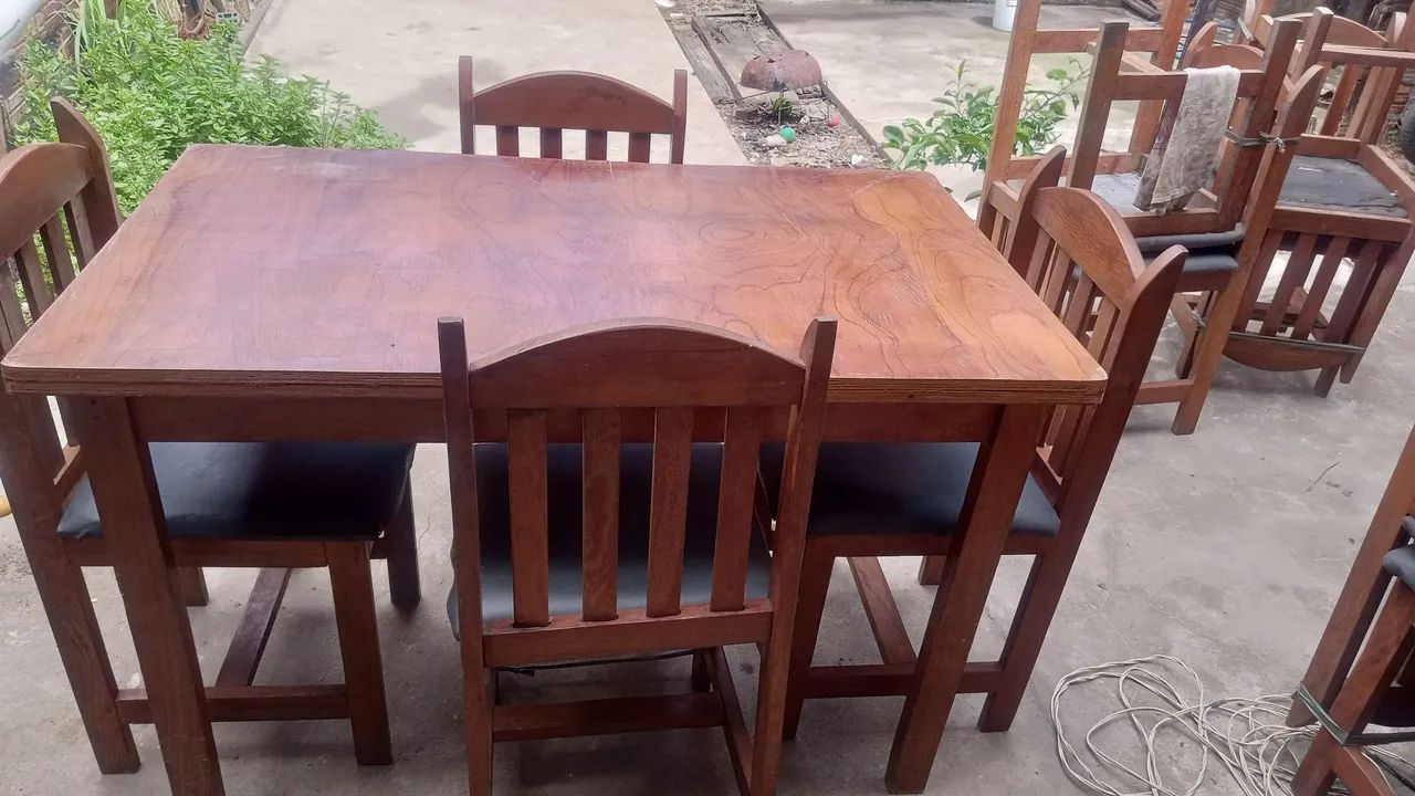 PRA VENDER LOGO! CONJUNTO DE MESA COM 4 CADEIRAS  - Foto 2