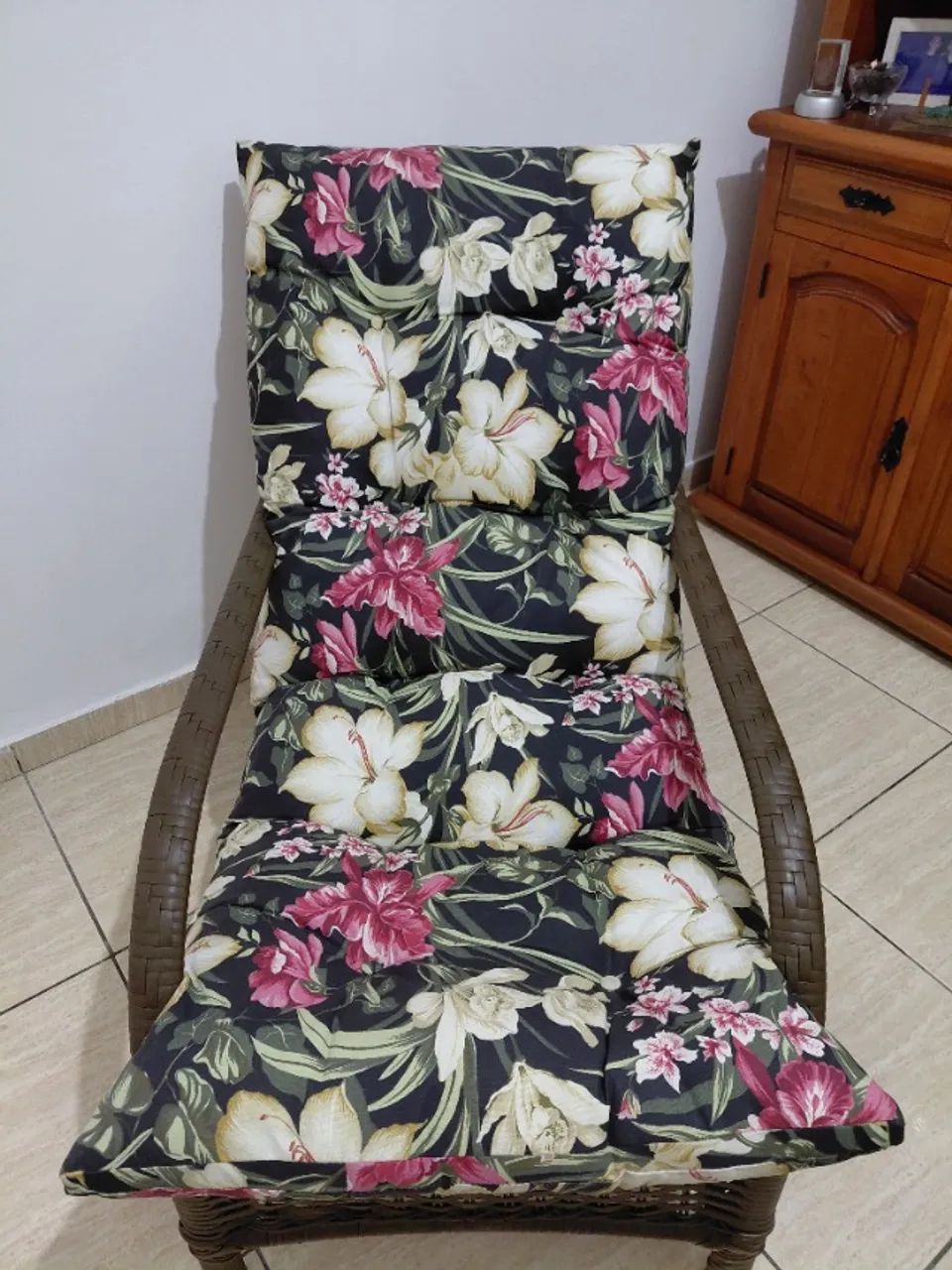 Cadeira em vime sintético. 