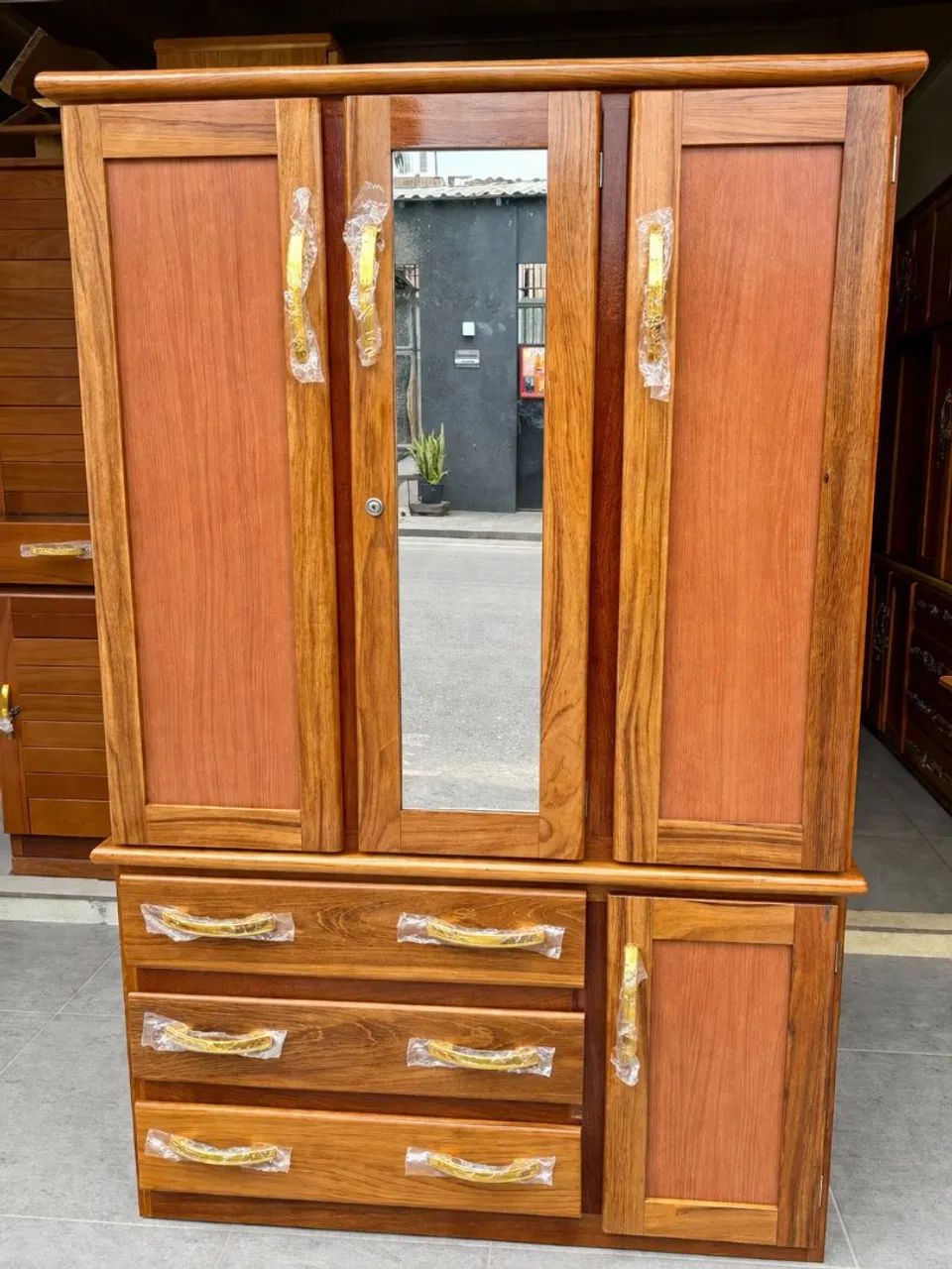 Roupeiro de 3 portas espelhado novo - Foto 3