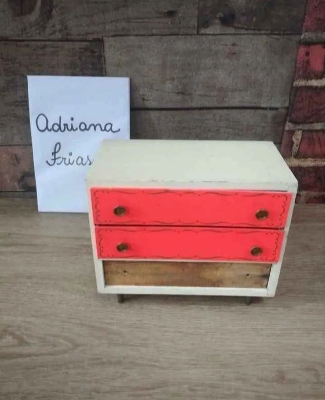 Cômoda da boneca Susi