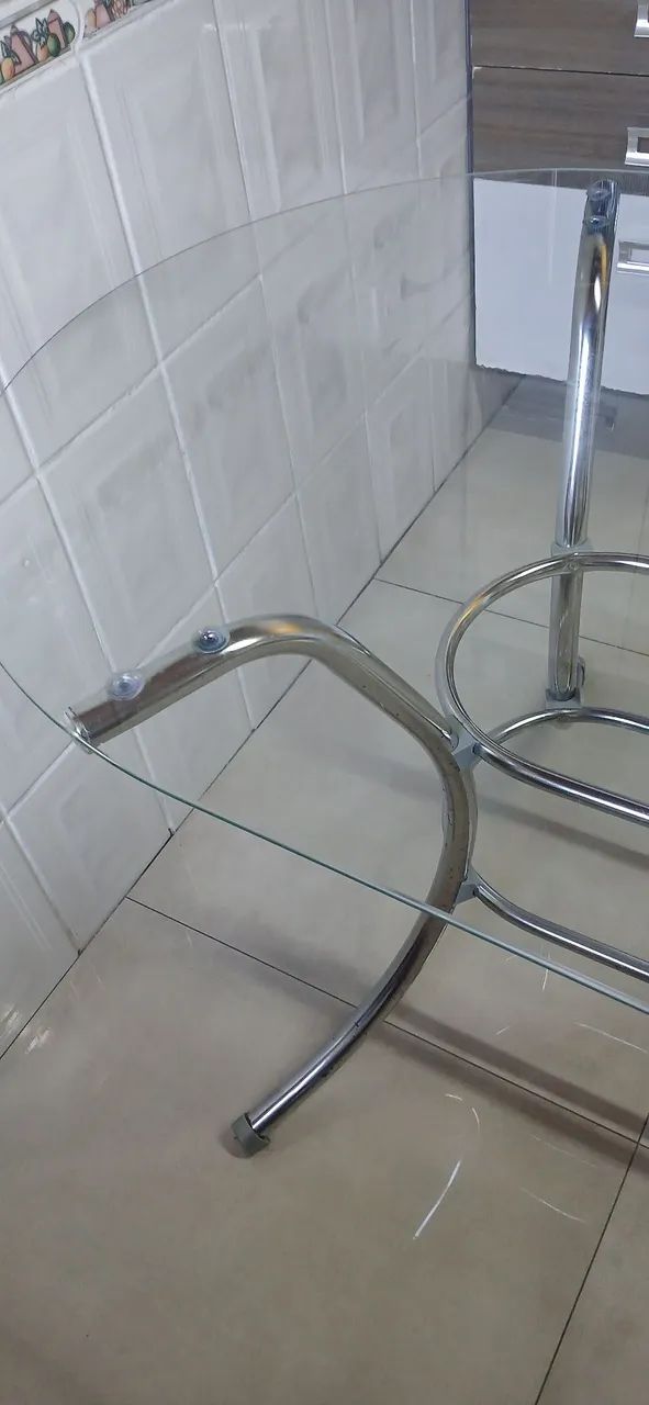 Mesa oval de vidro e cadeiras - Foto 2