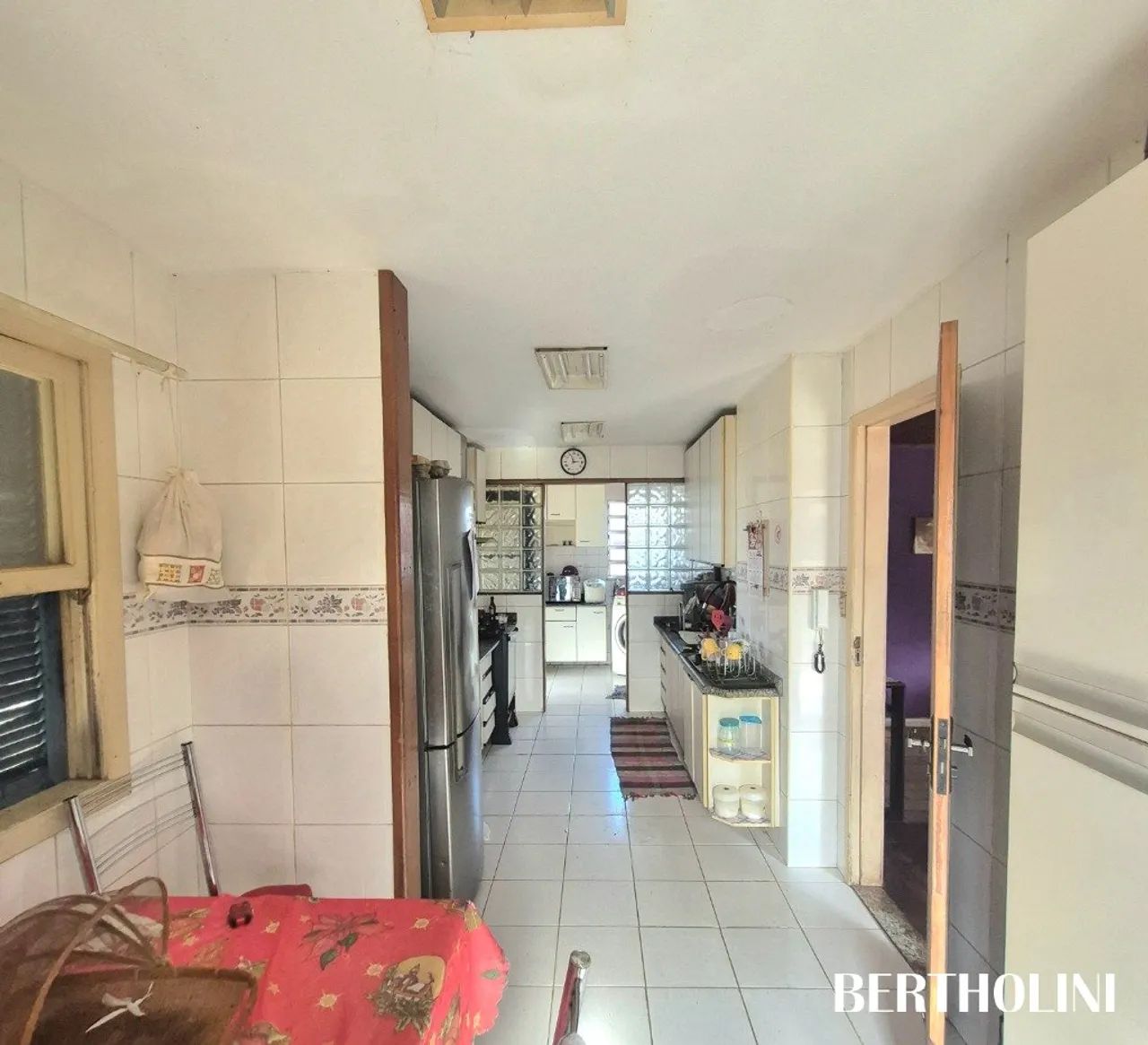 Ampla casa de 5 quartos com piscina, churrasqueira e piscina - Foto 5
