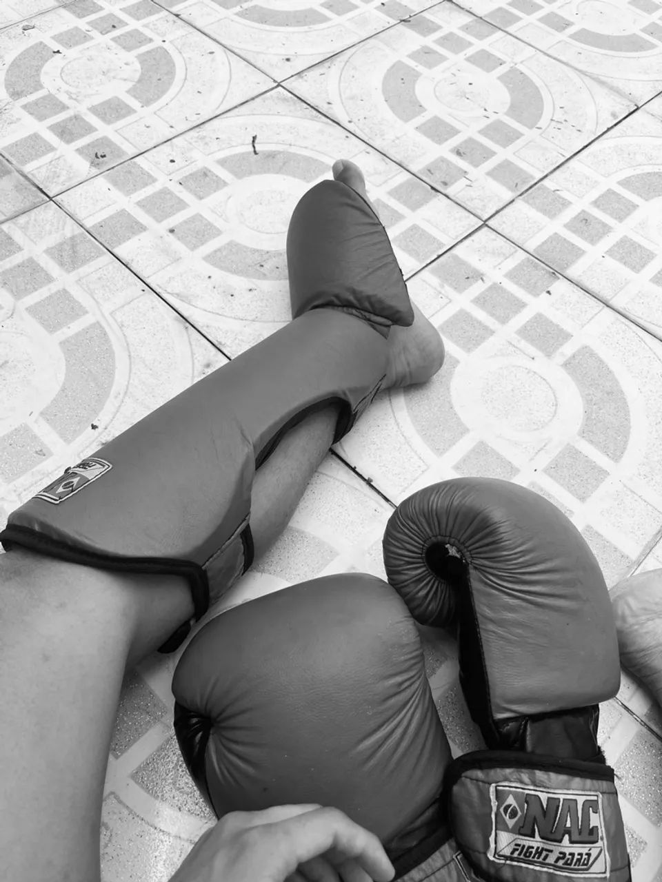 Caneleira e luva de boxe + saco de boxe  - Foto 5