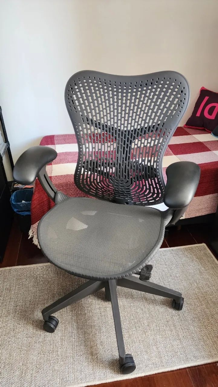 Cadeira Herman Miller Mirra 2