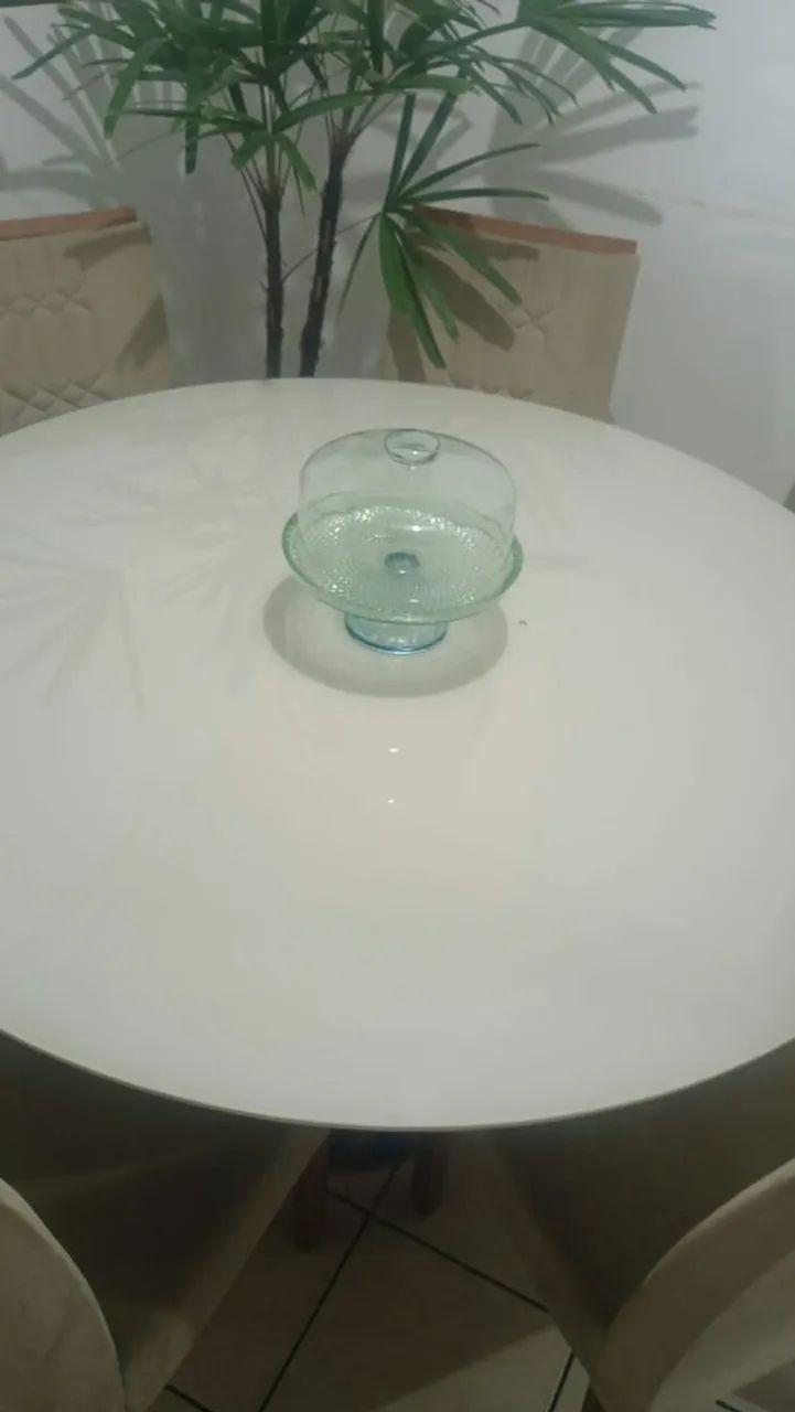 Mesa com 6 cadeiras redonda grande 