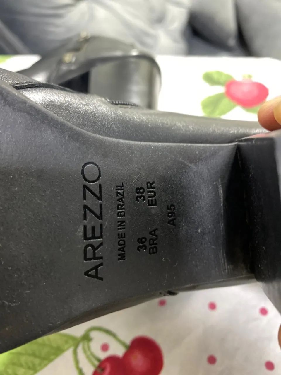 Bota de couro Arezzo tam 36 - Foto 4