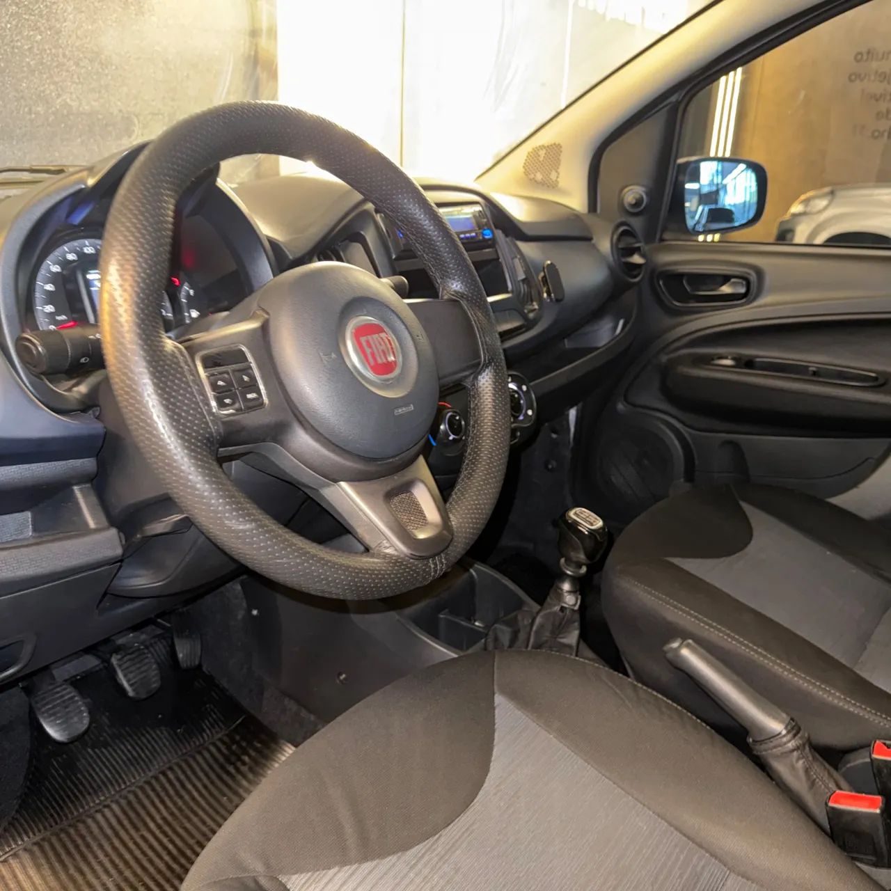 Fiat Uno Attractive 1.0 EVO Fire Flex 8V 5P 2017 - Foto 5
