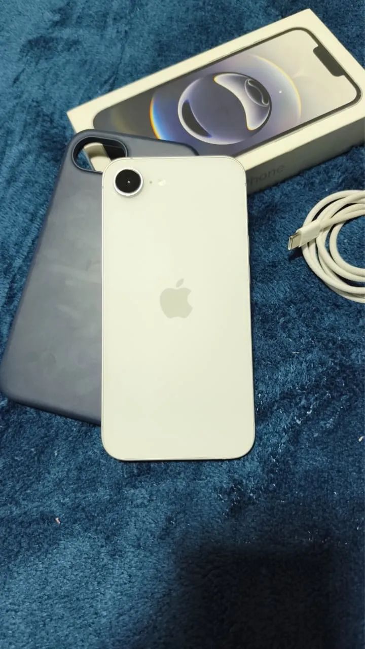iPhone 16e