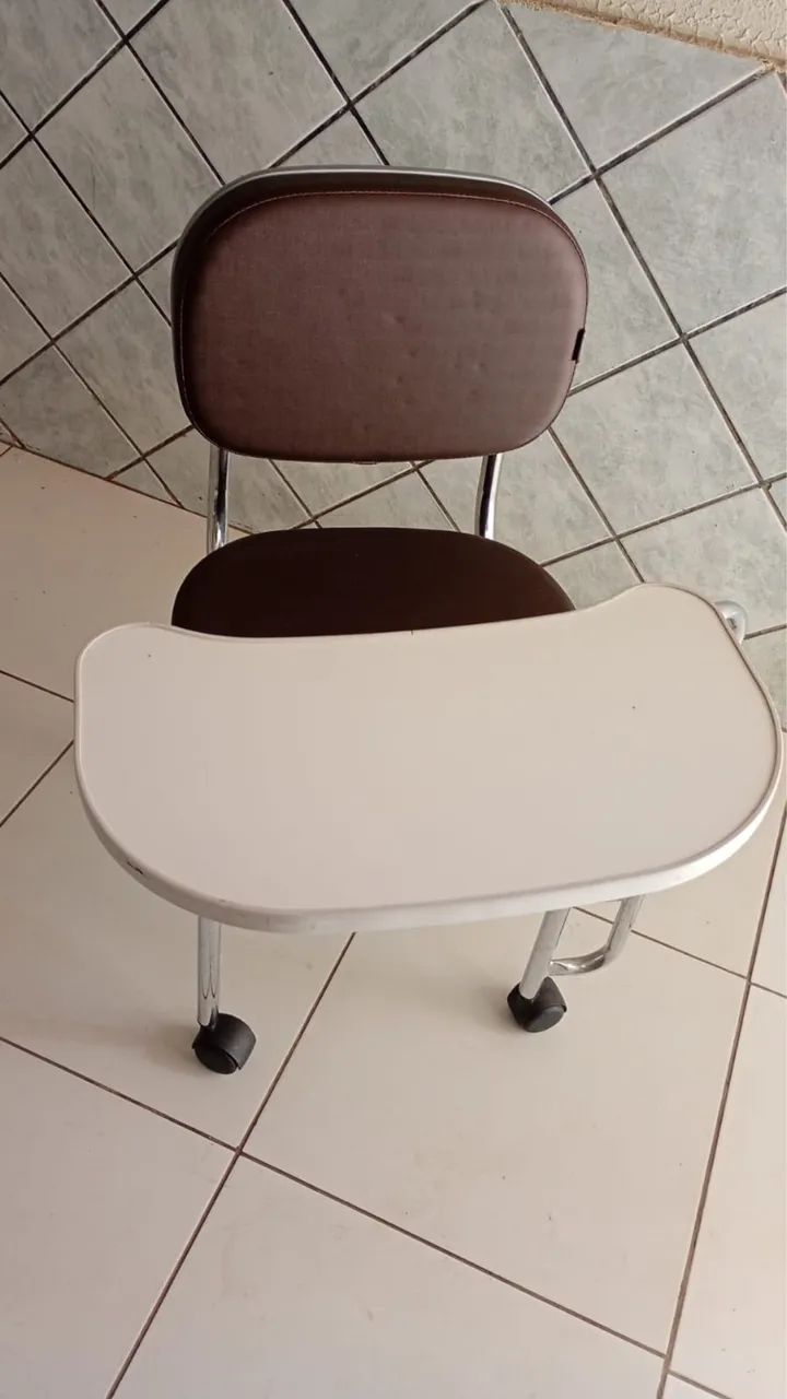 Cadeirinha para manicure