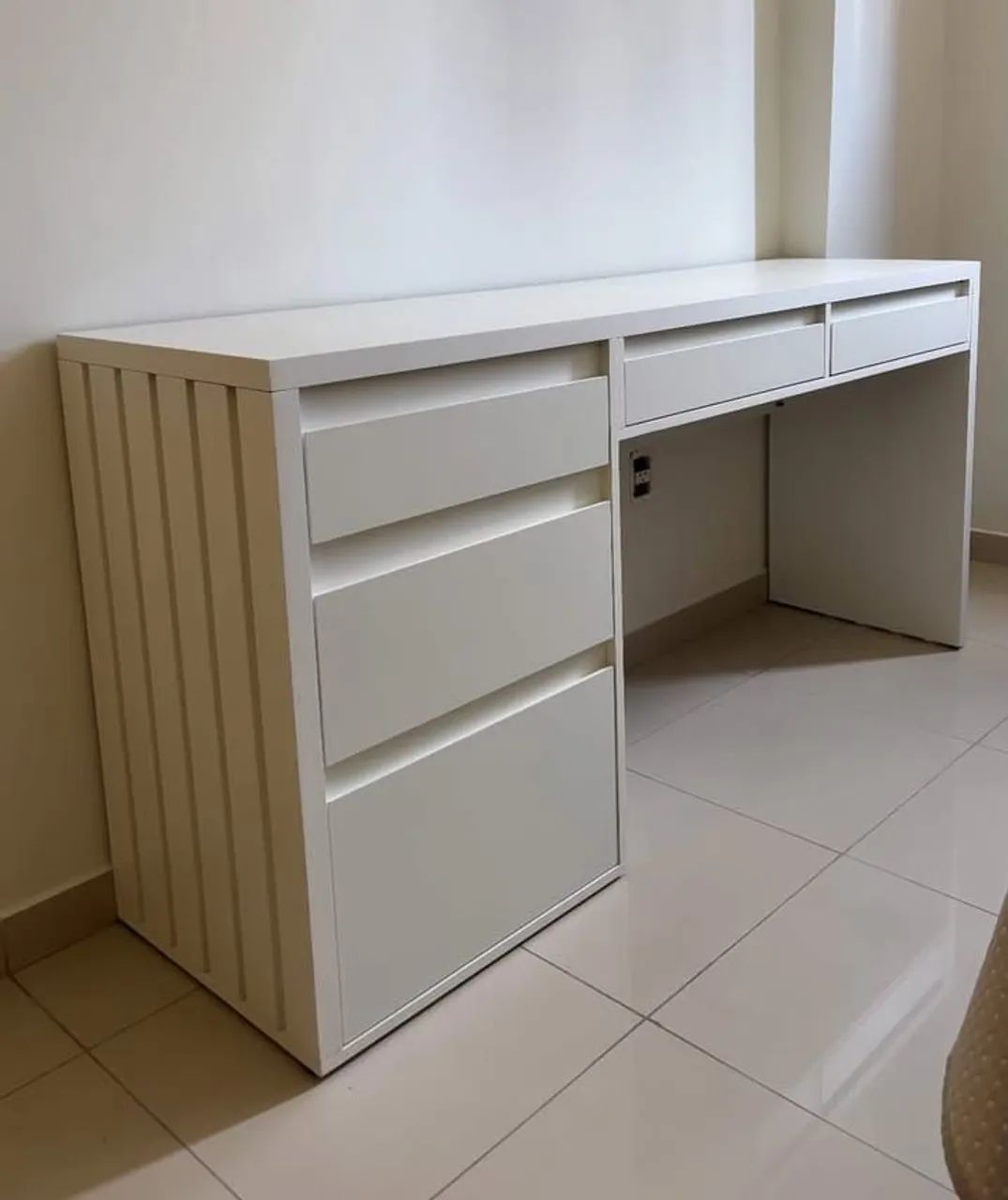 Escrivaninha Com Laterais Ripadas L 1.50 M