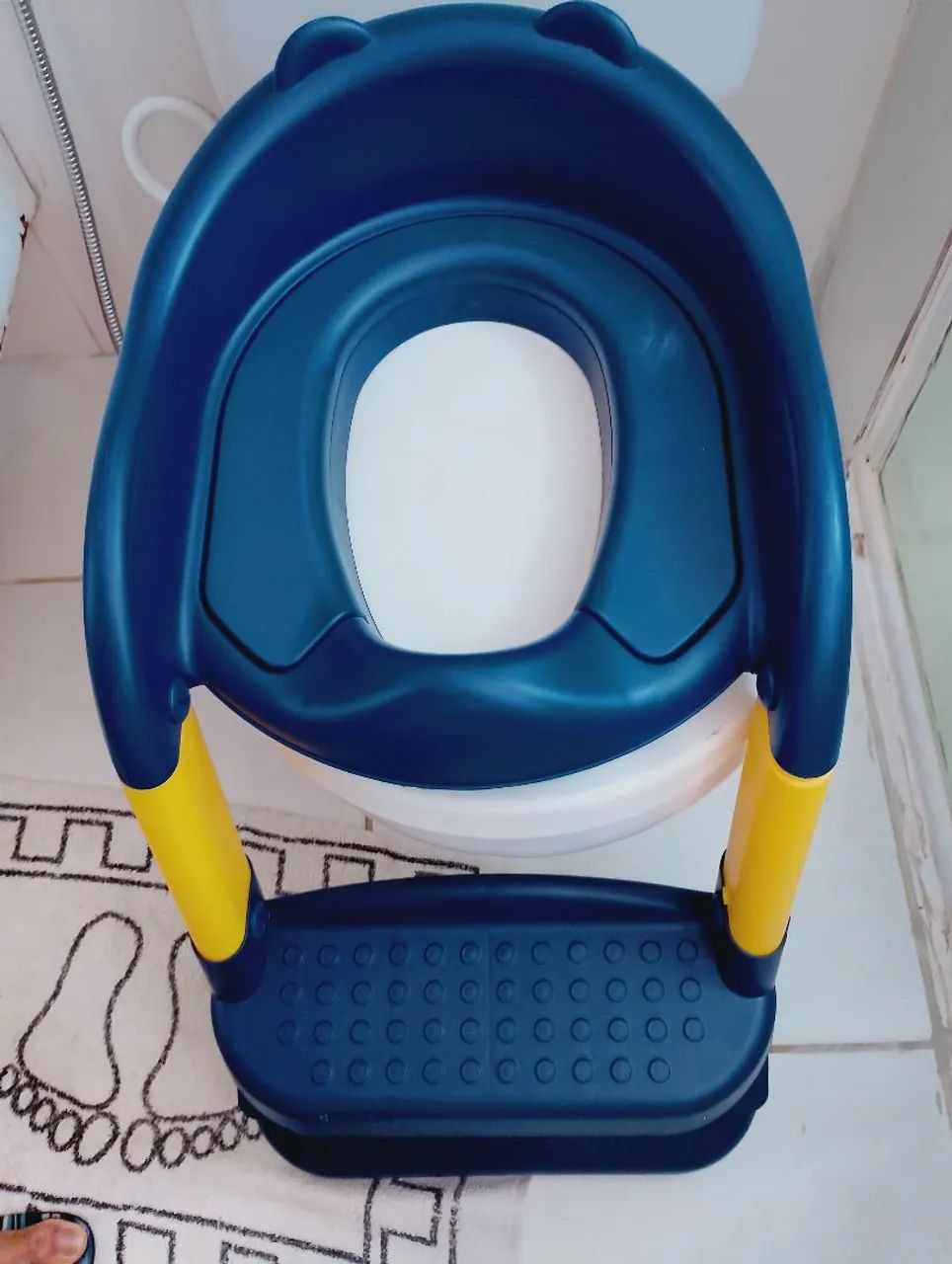 Assento redutor infantil com escada para vaso sanitário  - Foto 2