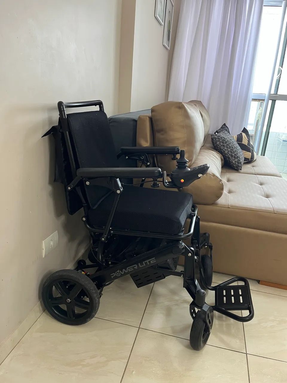Cadeira de rodas motorizada  - Foto 2