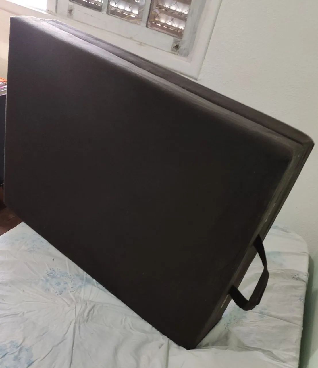 Cama Portátil e Dobrável - Semi nova - 170 x 60 cm