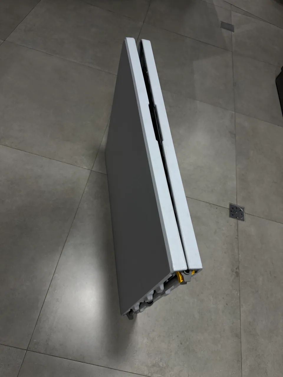 Mesa plástica 1,80x0,75 dobrável  - Foto 3