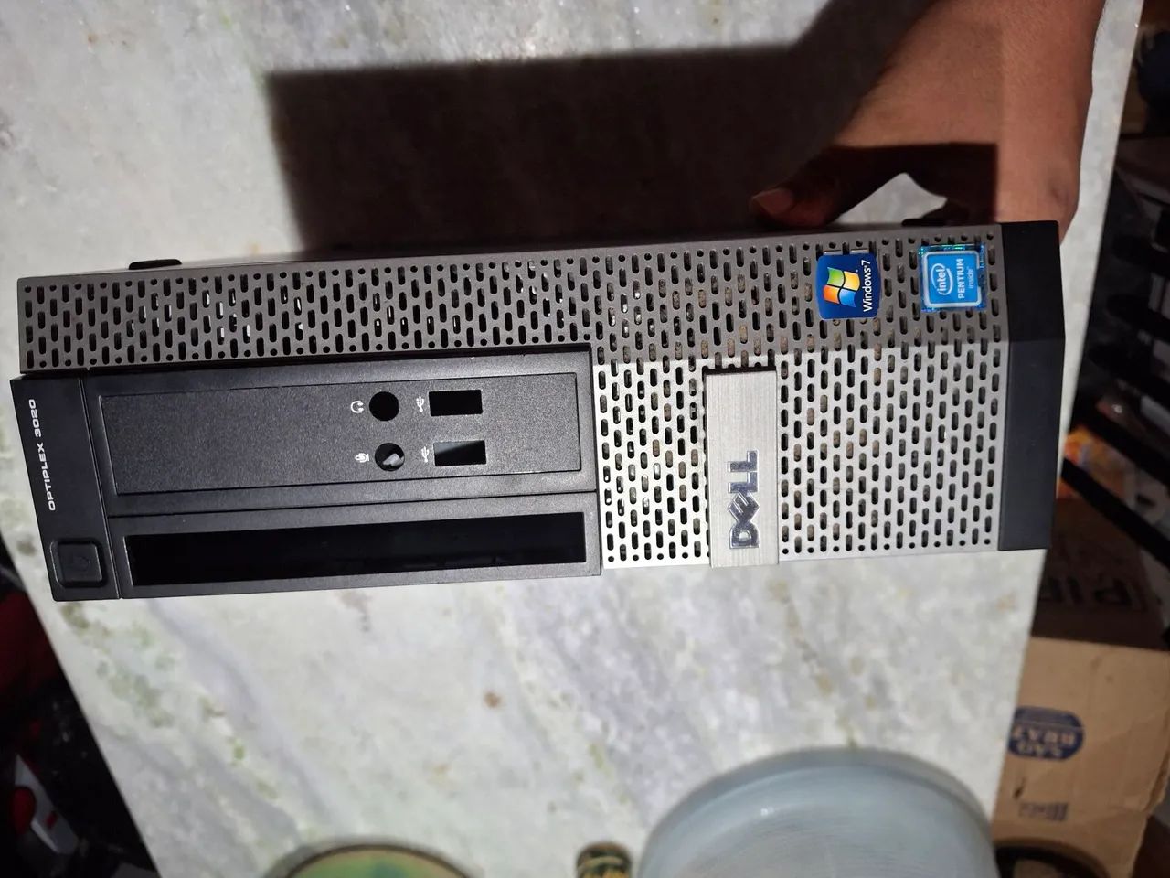 Gabinete Dell simples