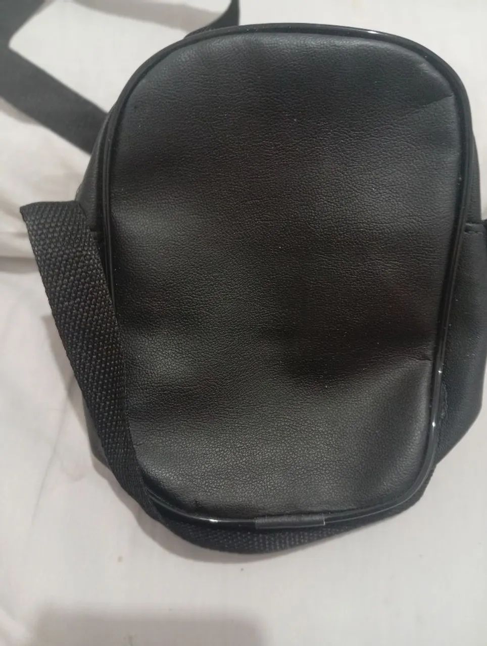 Bolsa de Lado Preta Estruturada com Aba - Foto 3