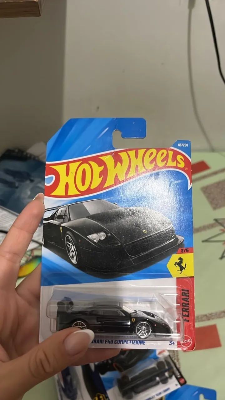 carrinho hotwheels ferrari f40 preta