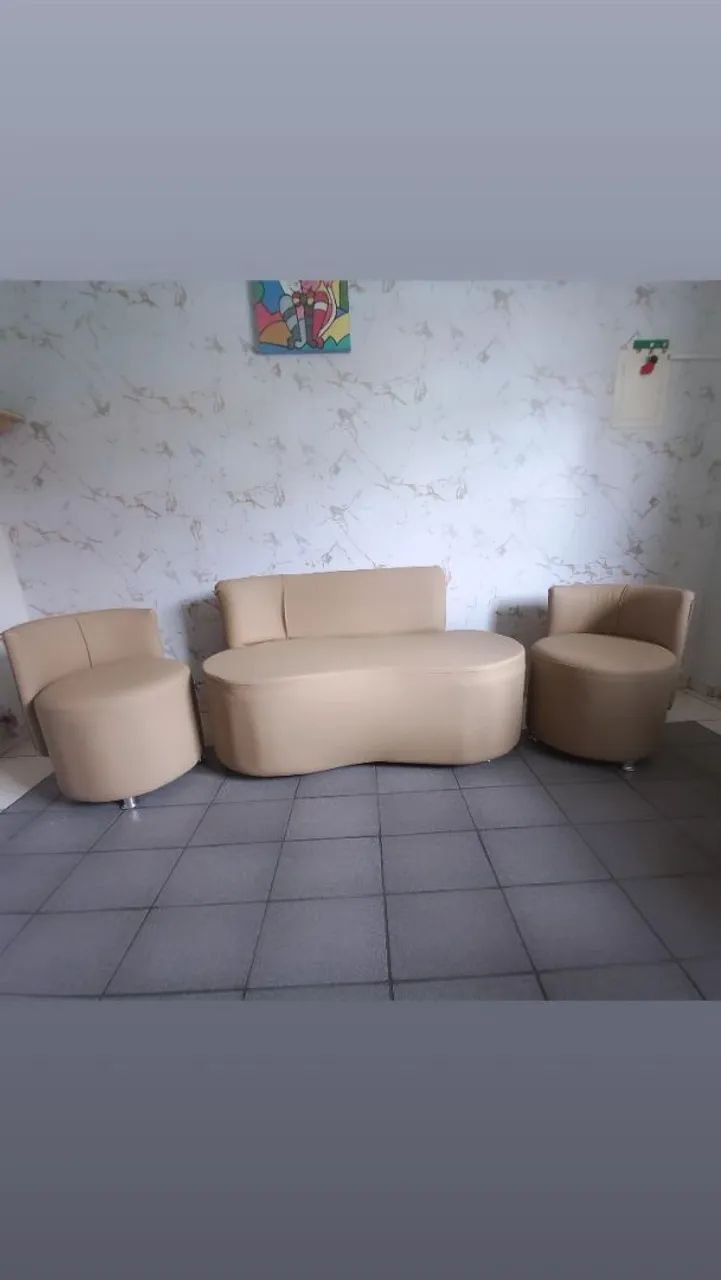 Vendo namoradeira com duas poltronas e três almofadas ?