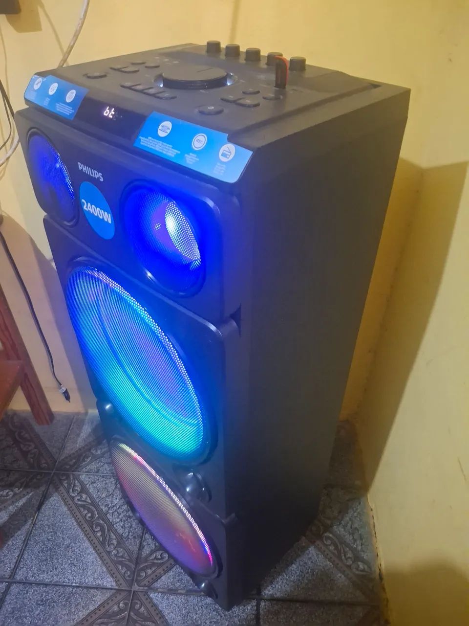 Caixa de som Philips semi nova pega muito alta - Foto 2