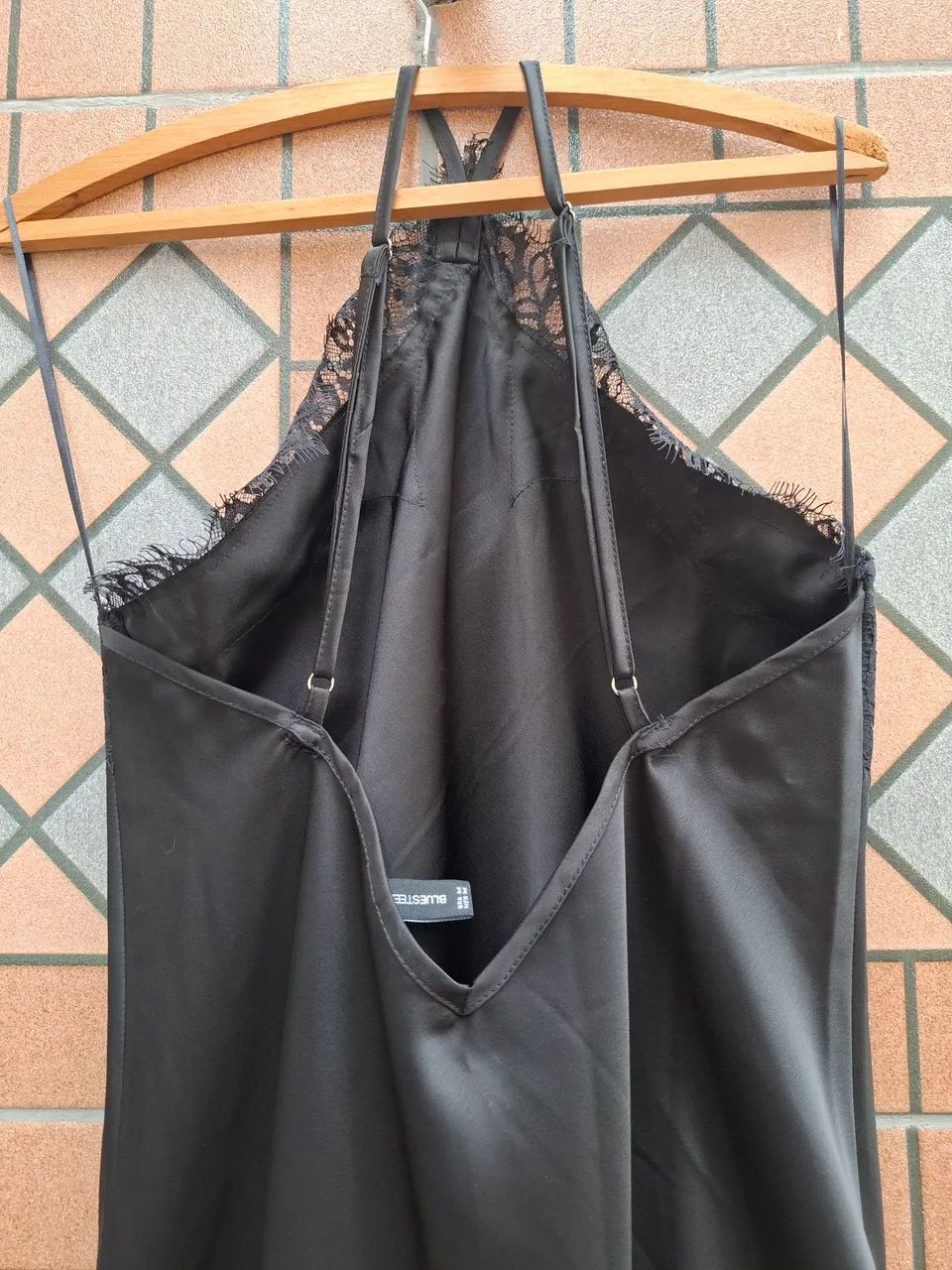 Vestido pretinho nada básico - Foto 4