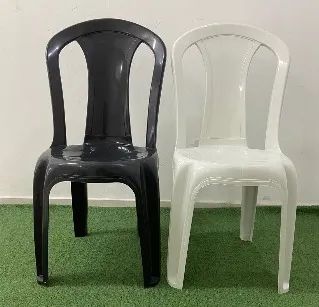 CADEIRA DE PLÁSTICO.
