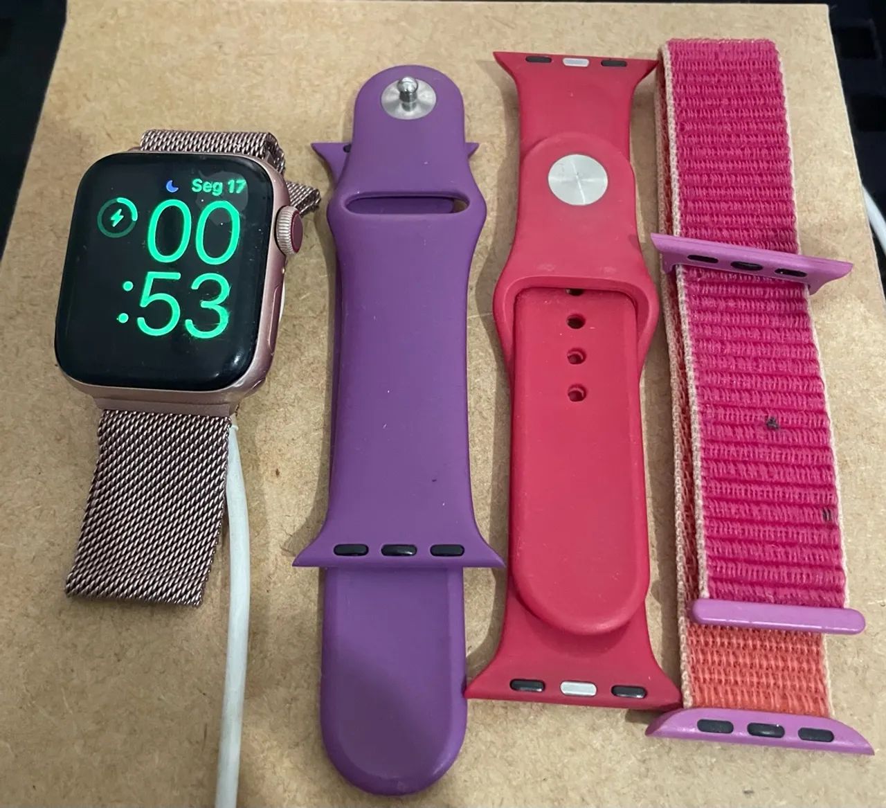 Apple Watch com + 3 pulseiras 