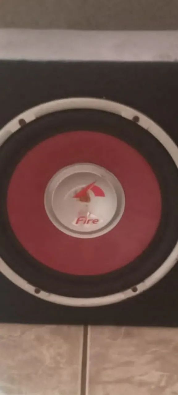 Subwoofer Fire montado em caixa dutada. Excelente!  - Foto 5