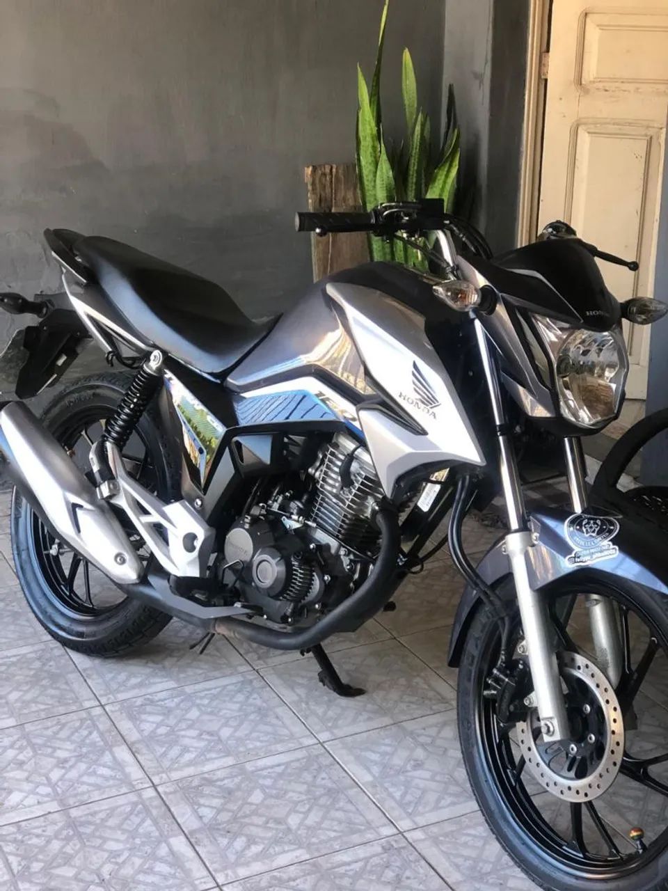 CG TITAN CINZA METÁLICO 