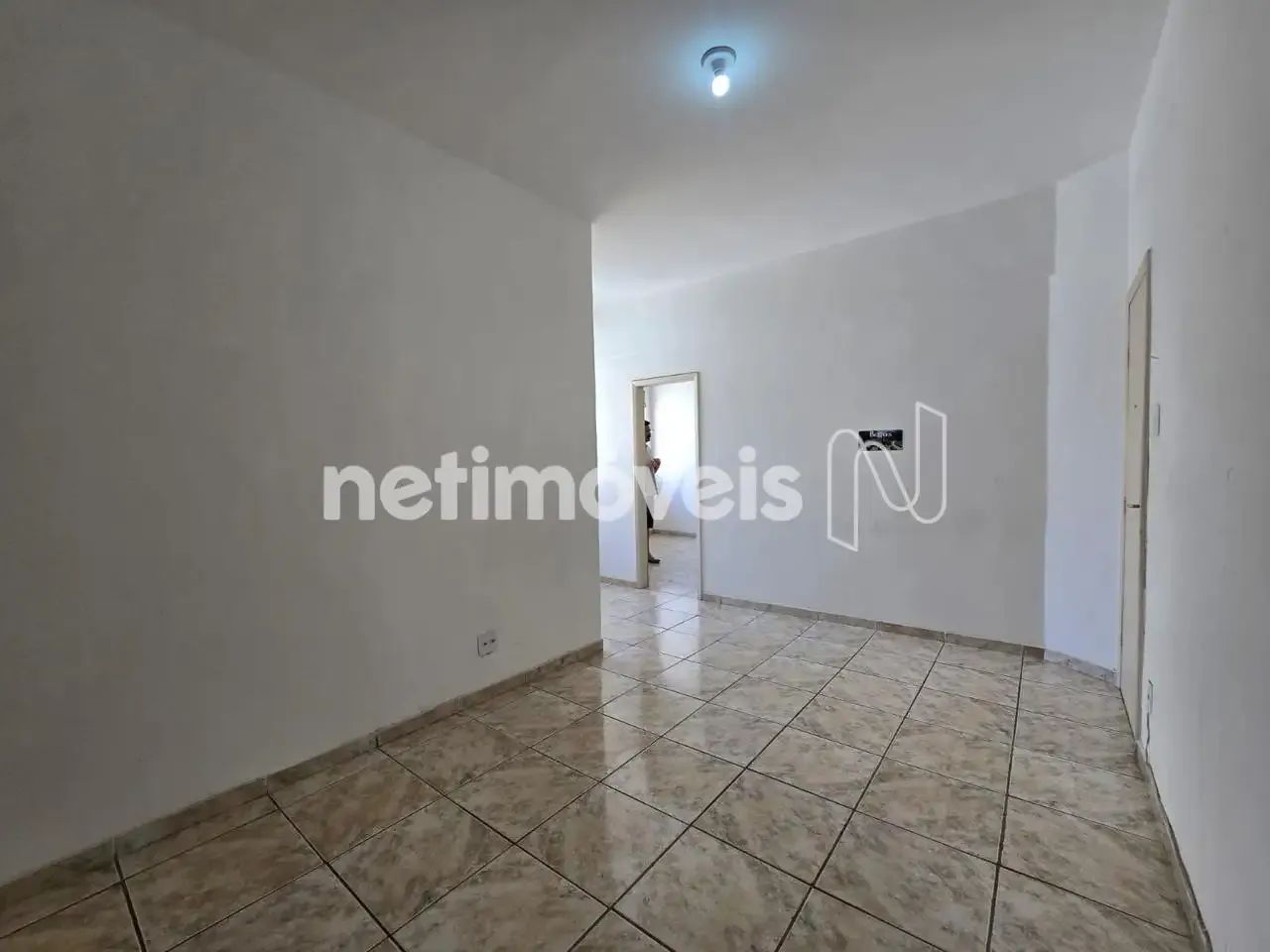 Praticidade de Morar no Centro : 1 Quarto na Av.Augusto de Lima