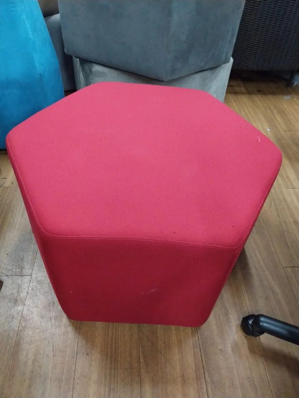 Puff hexagonal - Cavaletti Para Escritório