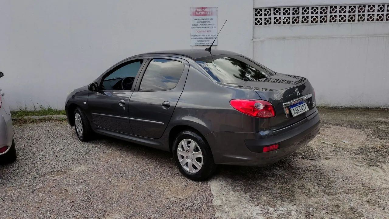 Peugeot 207 Sedan Passion XR 1.4 Flex 8V 4P 2010 - Foto 8