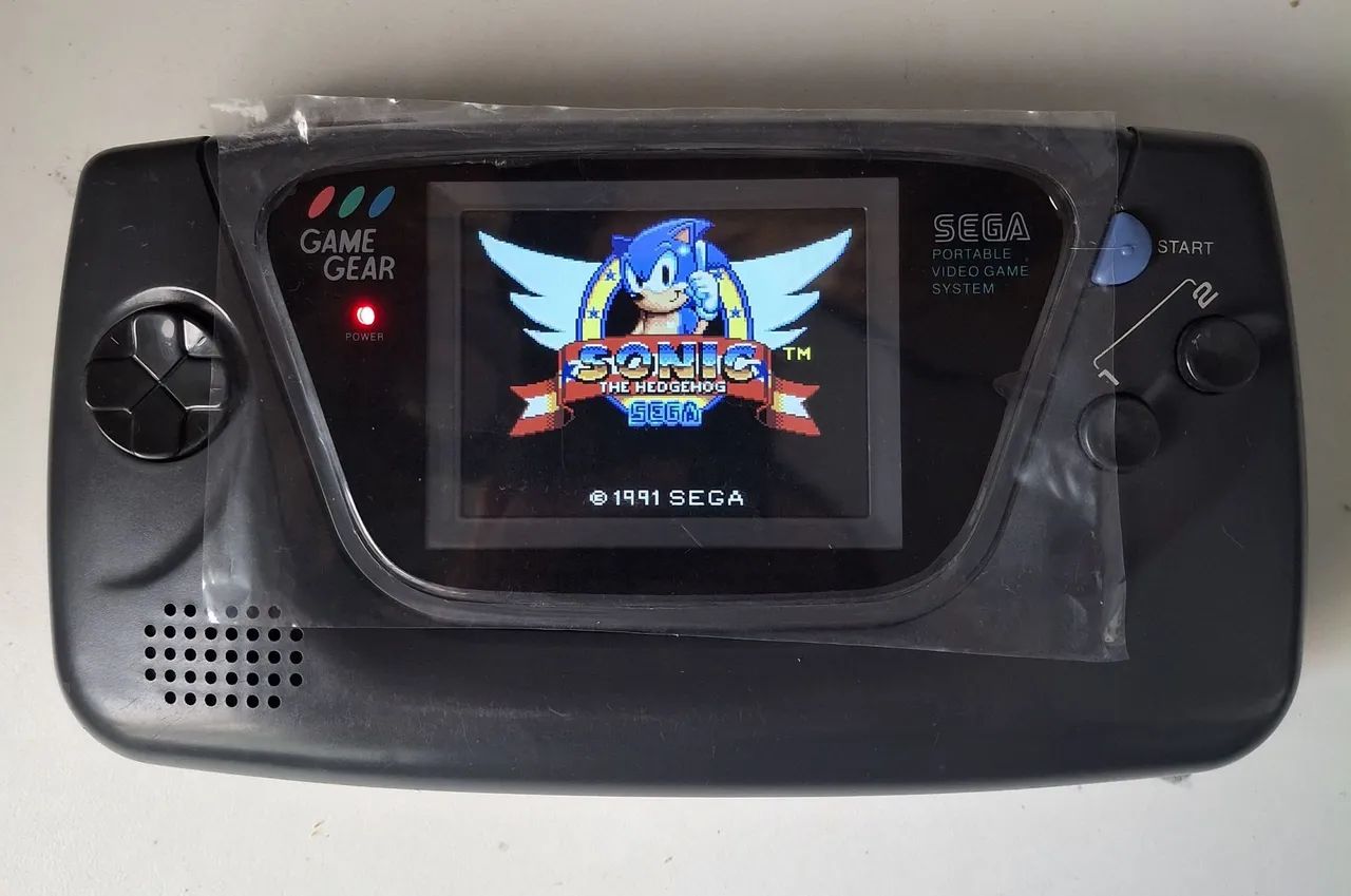 Game Gear com tela IPS, mod bateria interna USB-C e um jogo