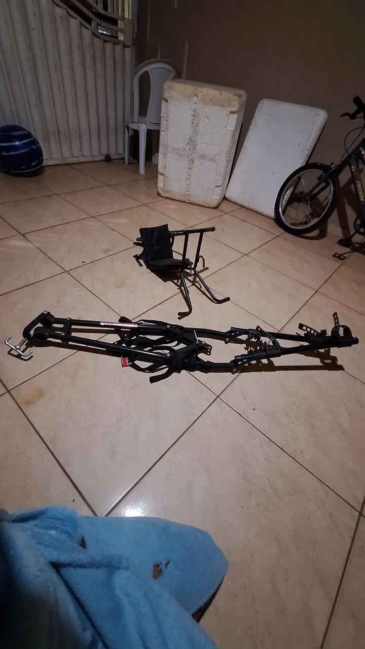 Suporte de bicicleta e cadeirinha. 