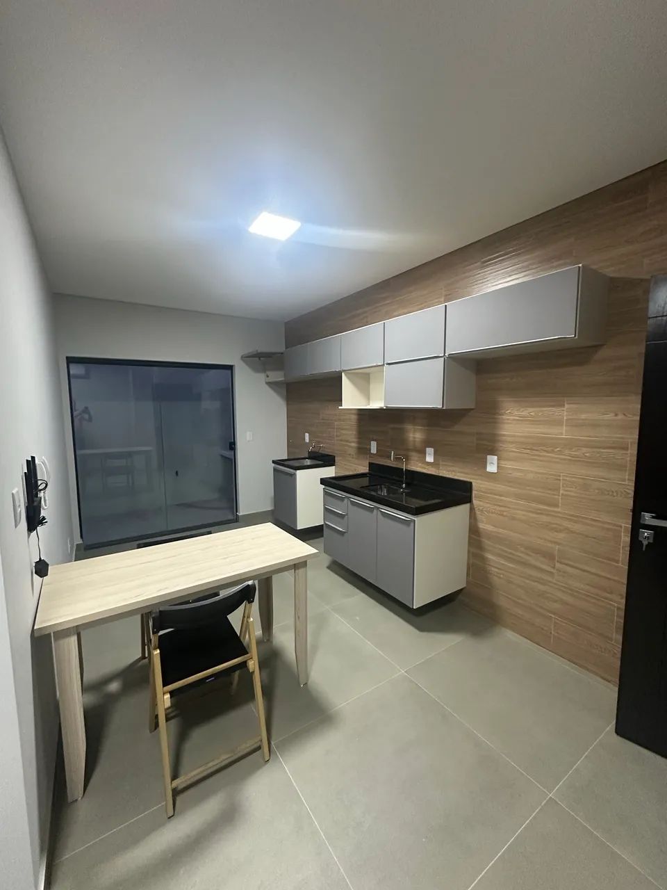 Aluguel. Apartamento novo. Parcialmente mobiliado. 1 dormitório. 