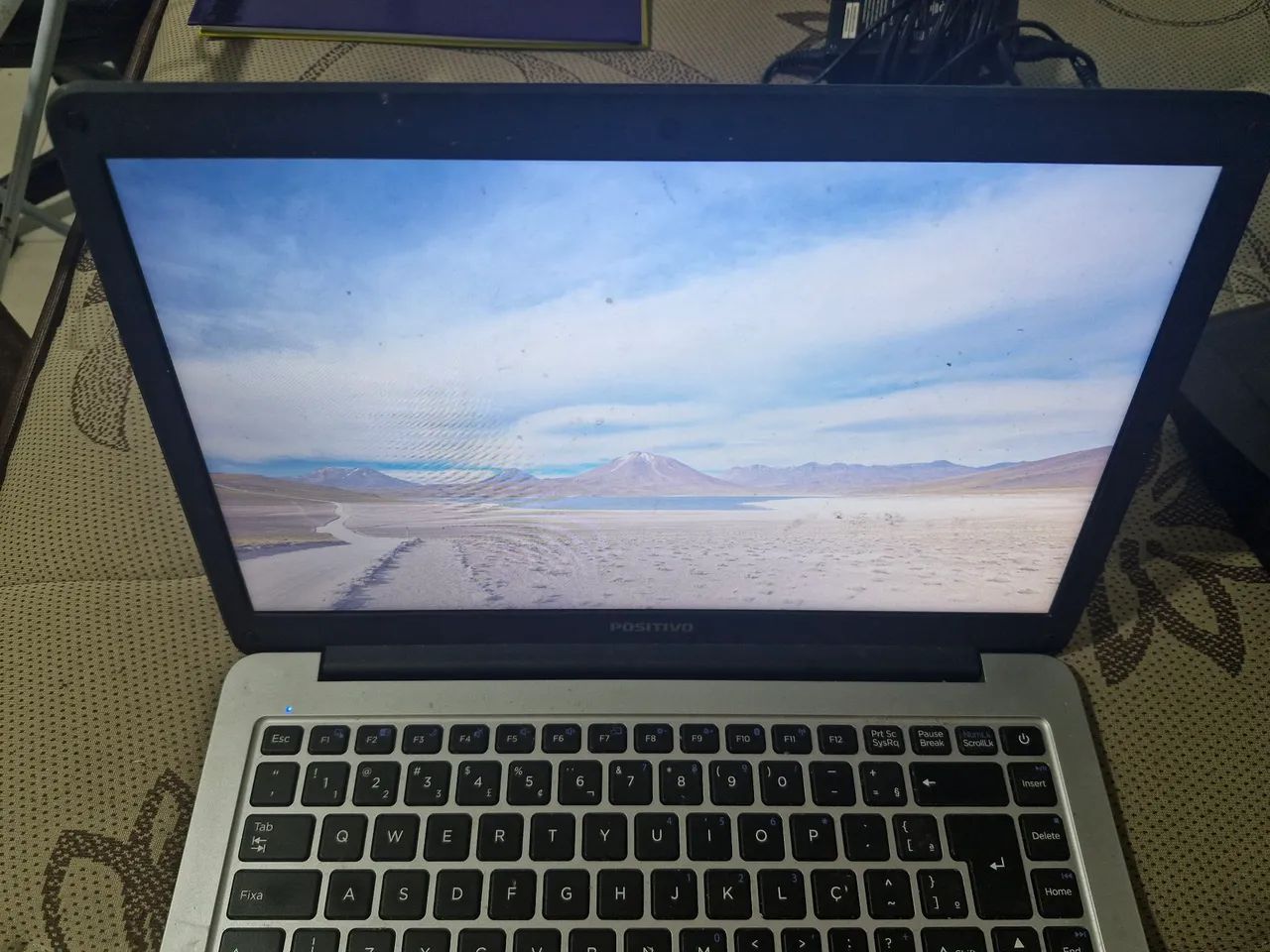 Notebook Positivo (400,00 reais)