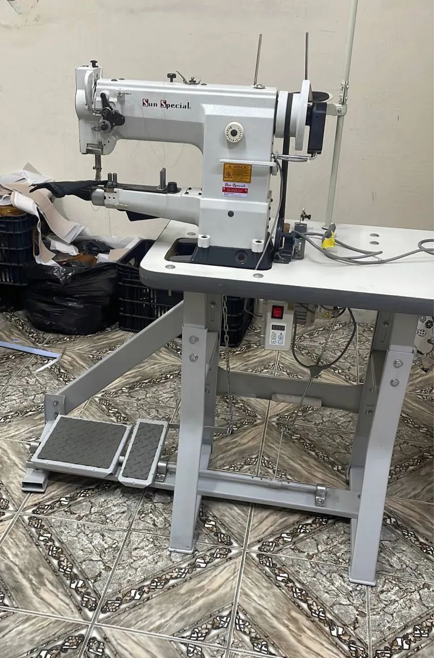 Máquina de costura de braço 