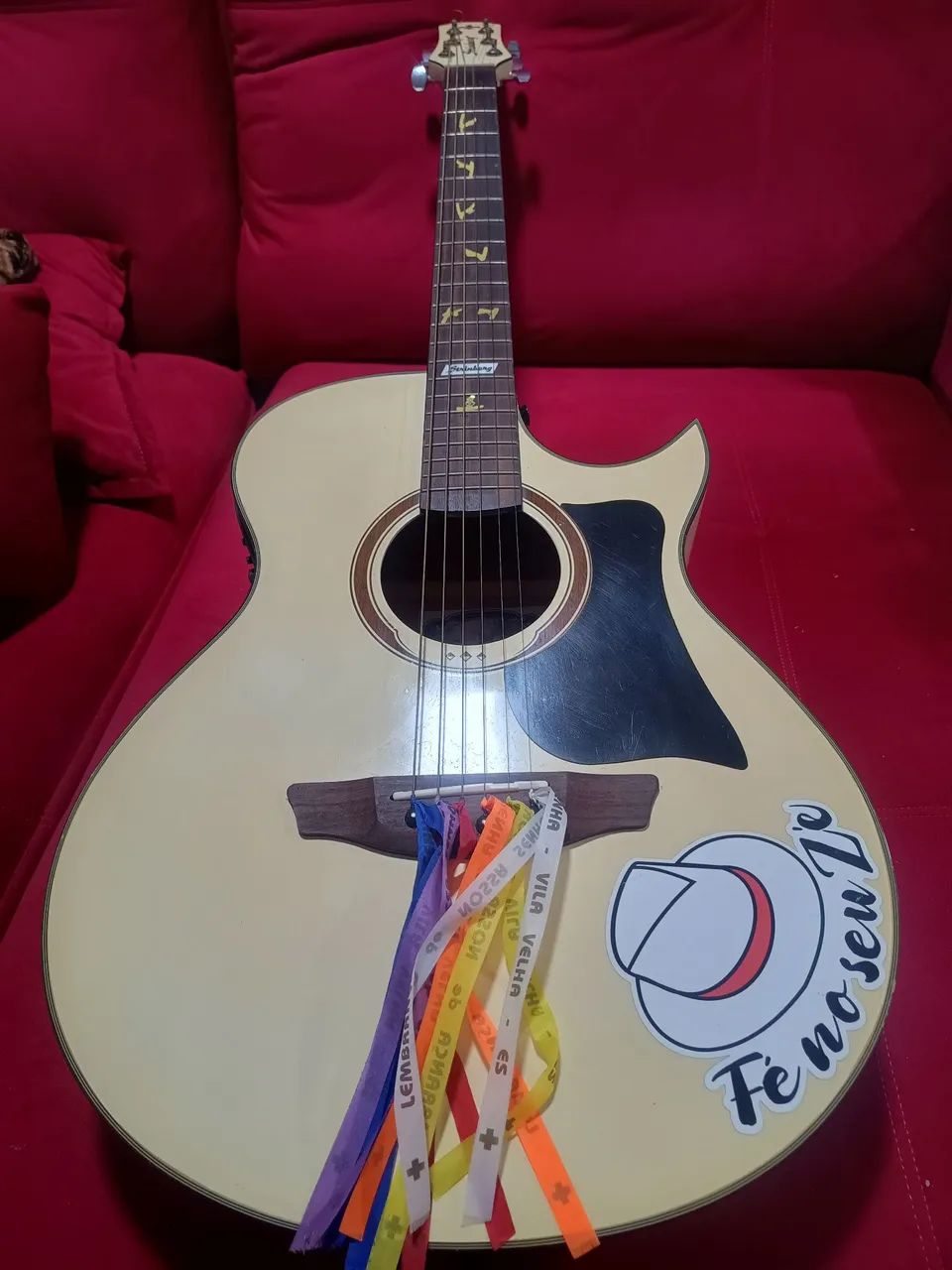 Lindo violão elétrico/ acústico 
