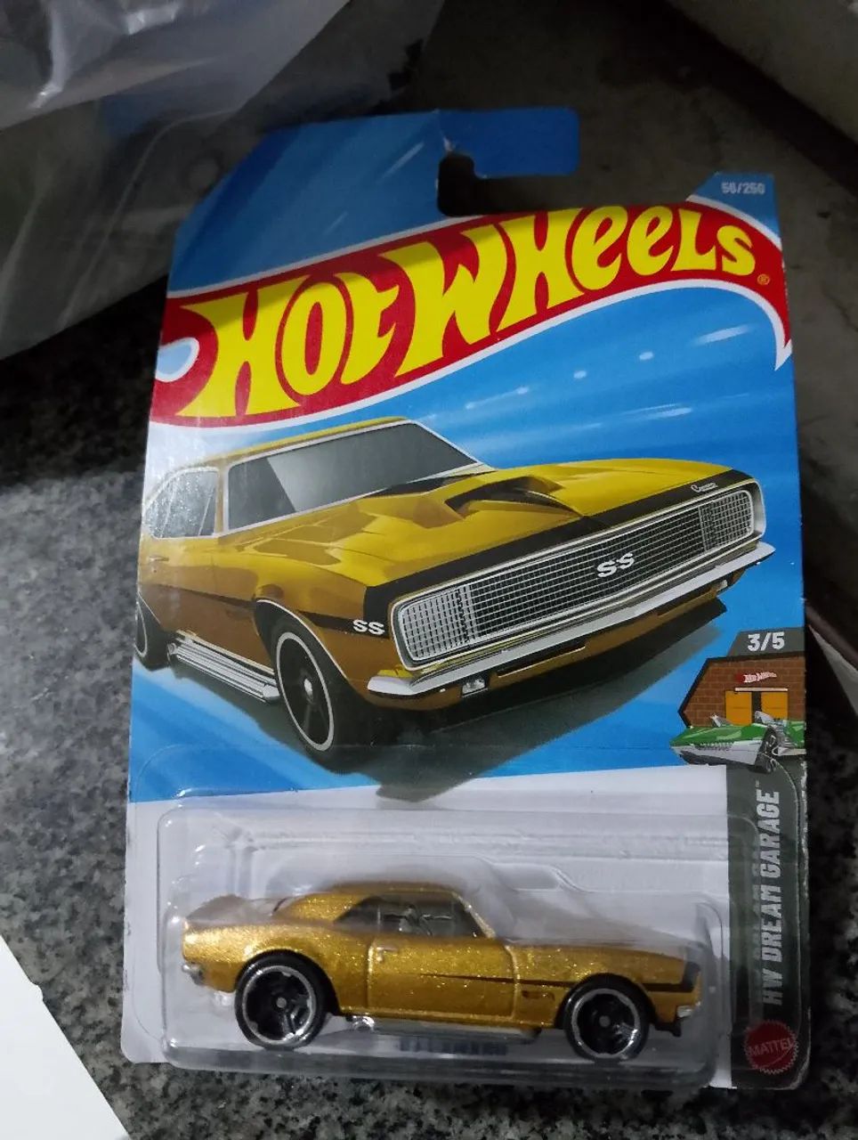 Hot Wheels carinho dourado