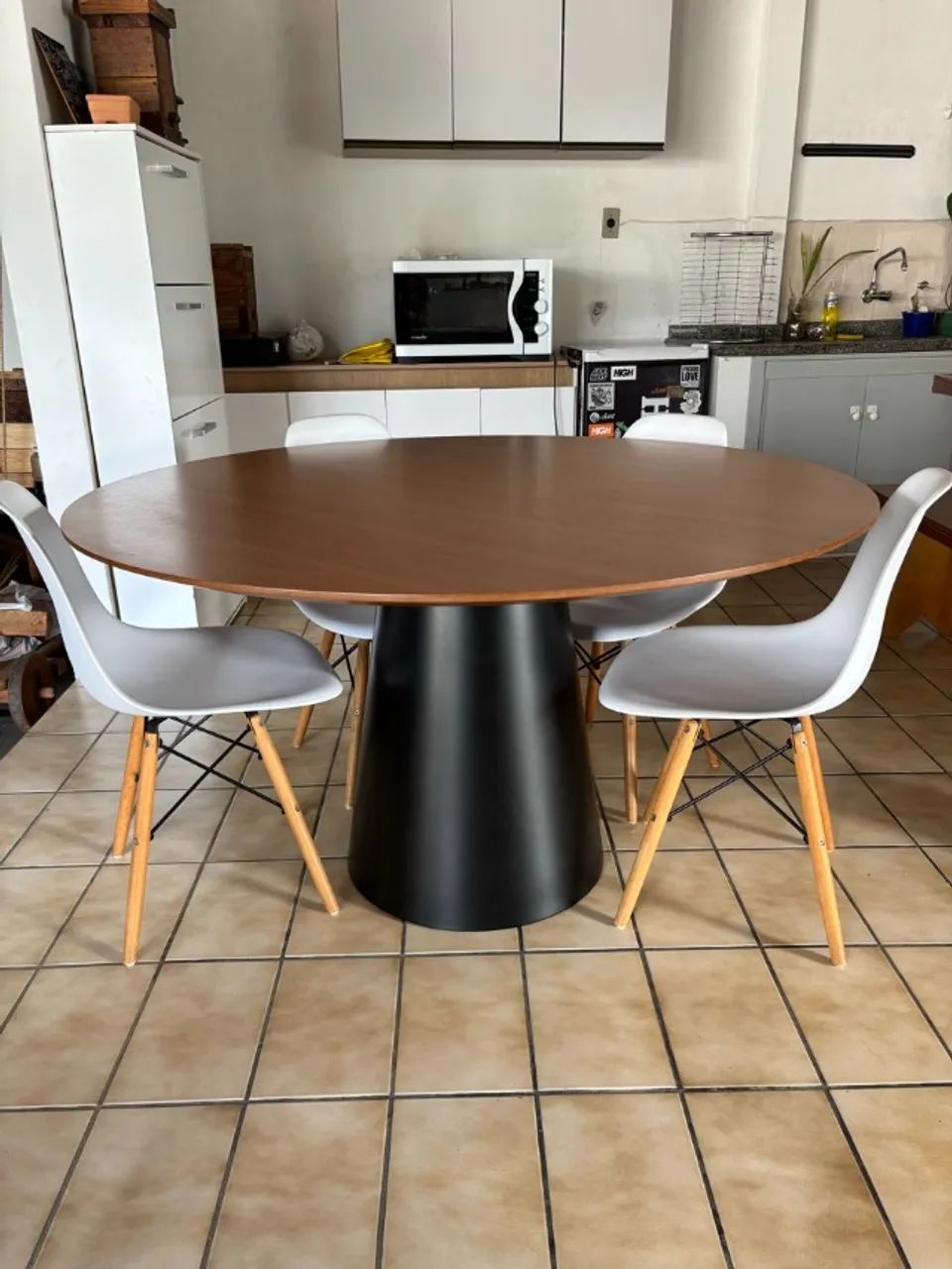 Conjunto 4 cadeiras brancas base de madeira estilo Eiffel Eames - Foto 3